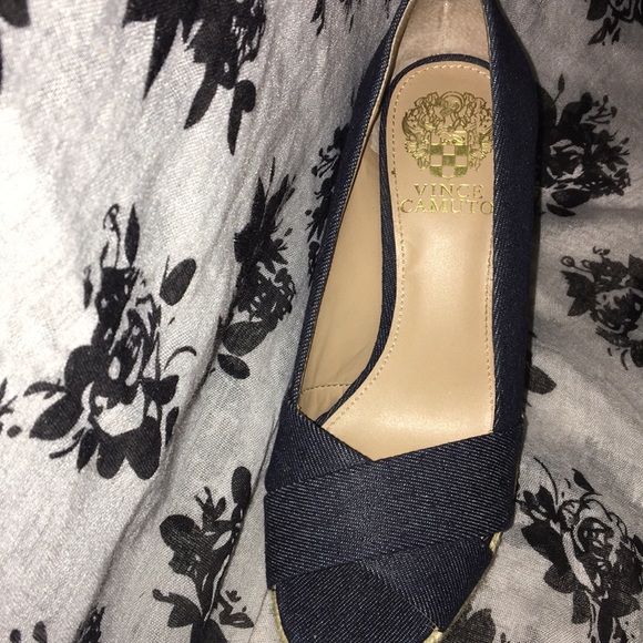 Denim wedges 4 1/2 inches tall - Picture 3 of 3